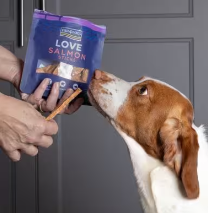 Fish4Dogs ® Love Lachs Sticks 85 g